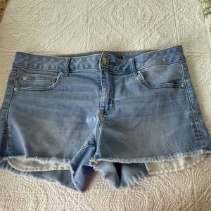 American Eagle super stretch “shortie” shorts